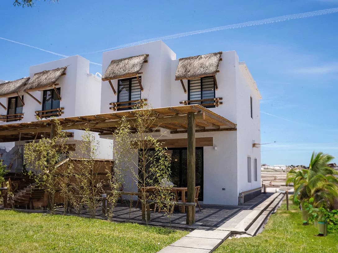 Almarena Isla Cortés · 4
